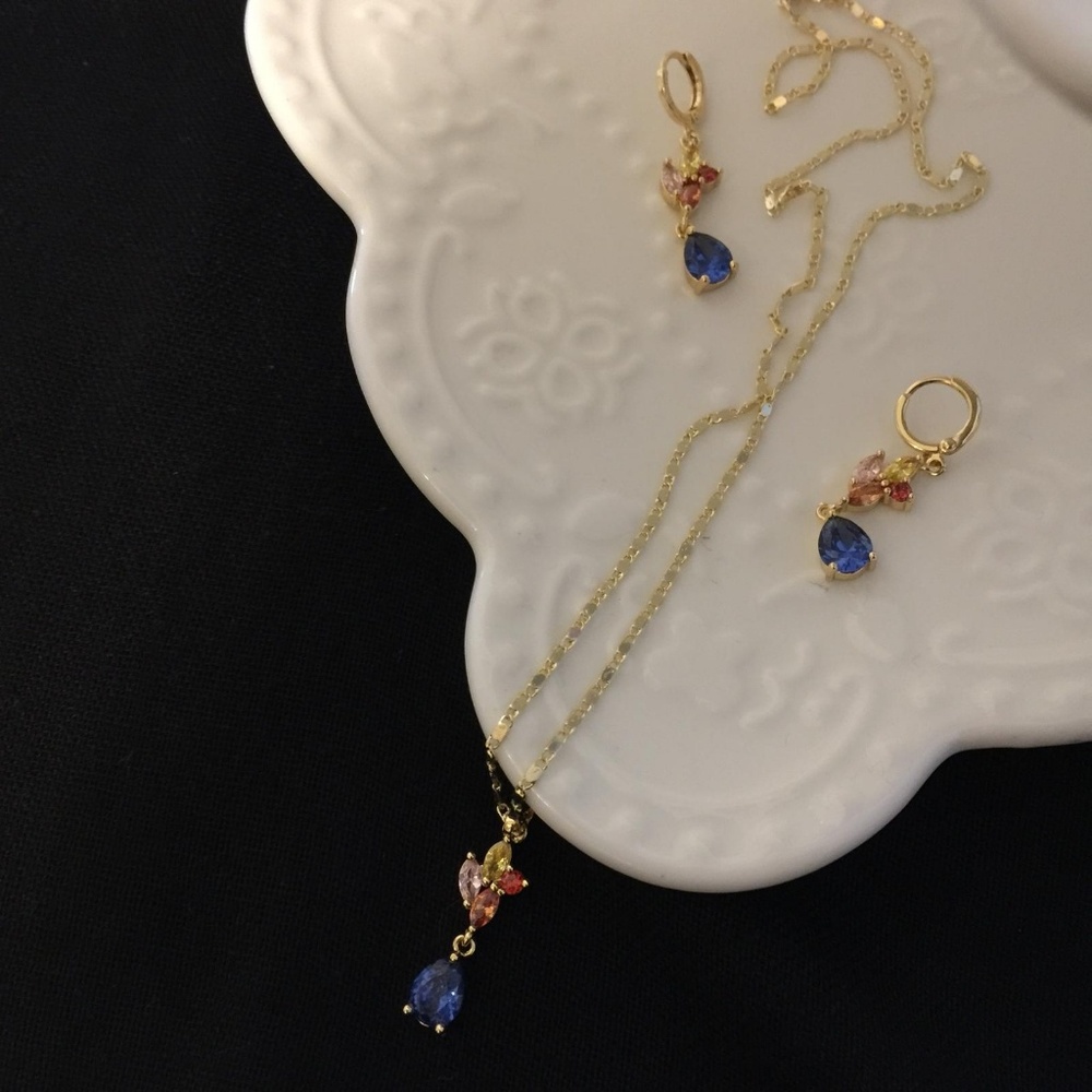 Set of necklace and Earrings